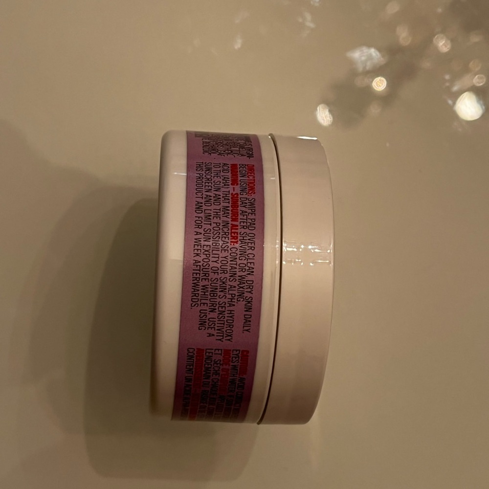 First Aid Beauty “Ingrown Hair Pads” with BHA &AHA 28 Pads - Picture 3 of 3